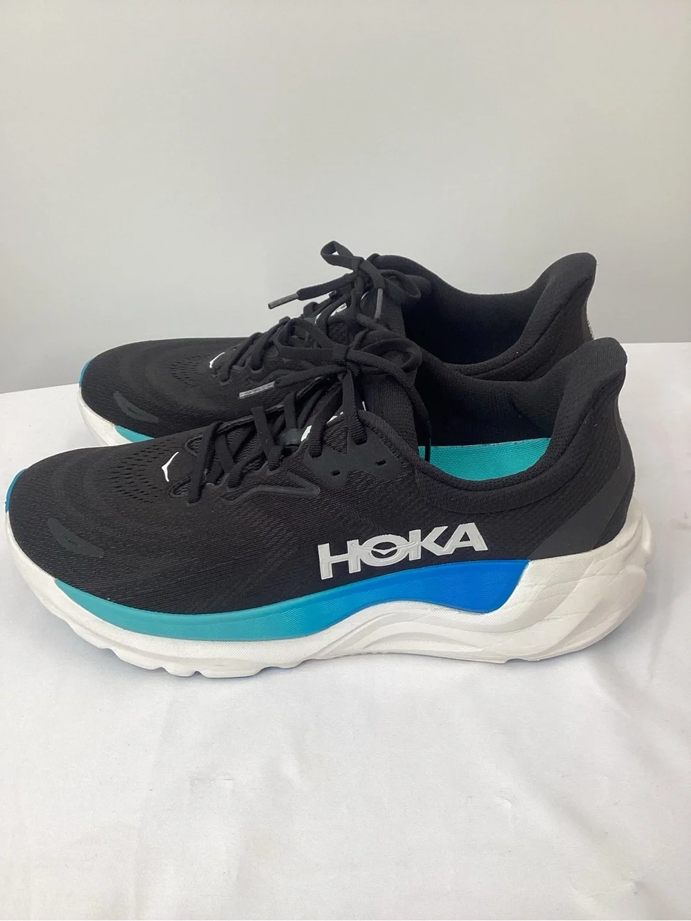 Hoka Arahi 8 Running Sneakers